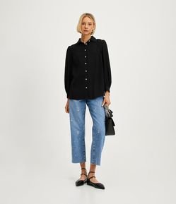 Calça Reta Jeans com Aplicação de Pedrarias