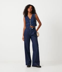 Calça Wide Leg Jeans com Botão Brasão