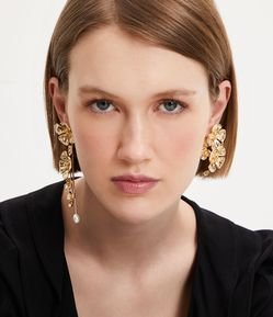 Maxi Brinco em Formato de Flor com Detalhes