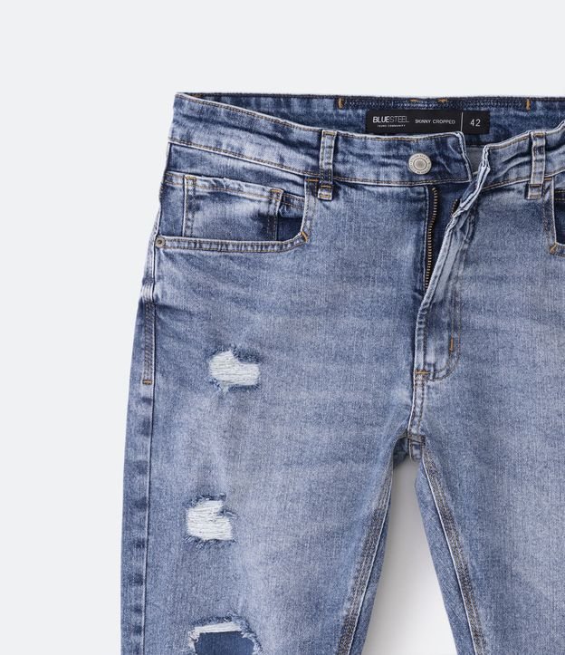 Calça Skinny Cropped Jeans com Rasgos Puídos e Barra Dobrada Azul 7