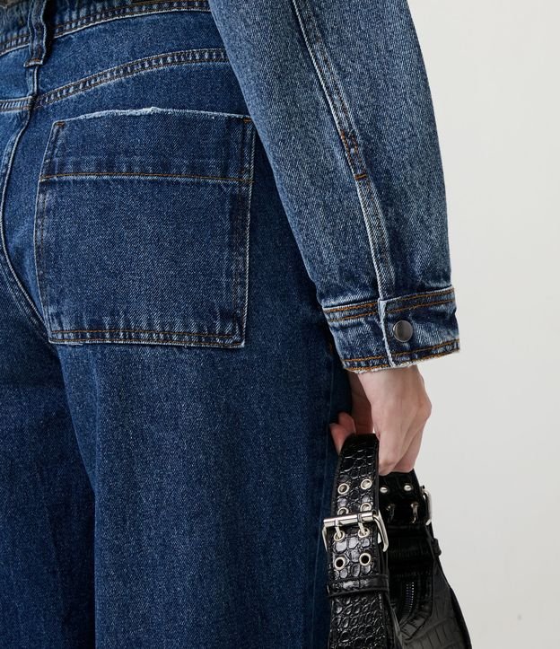 Jaqueta Cropped em Jeans com Bolsos e Prega no Punho Azul 5