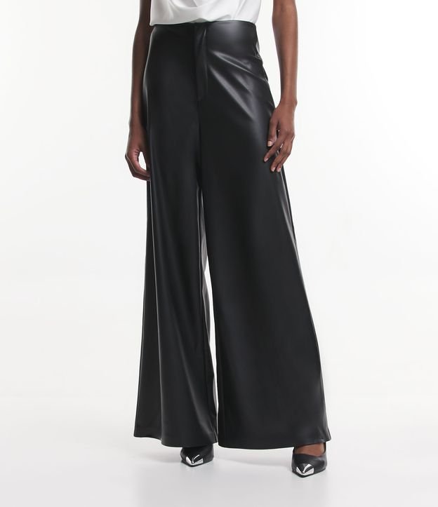 Calça Pantalona em Material Sintético e Pregas nas Costas Preto 2