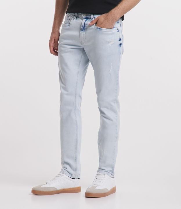Calça Skinny Cropped Jeans Delavê com Puídos e Barra Dobrada Azul Claro 2