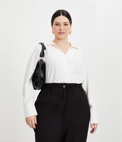 Blusa Manga Longa com Transpasse na Barra Curve & Plus Size