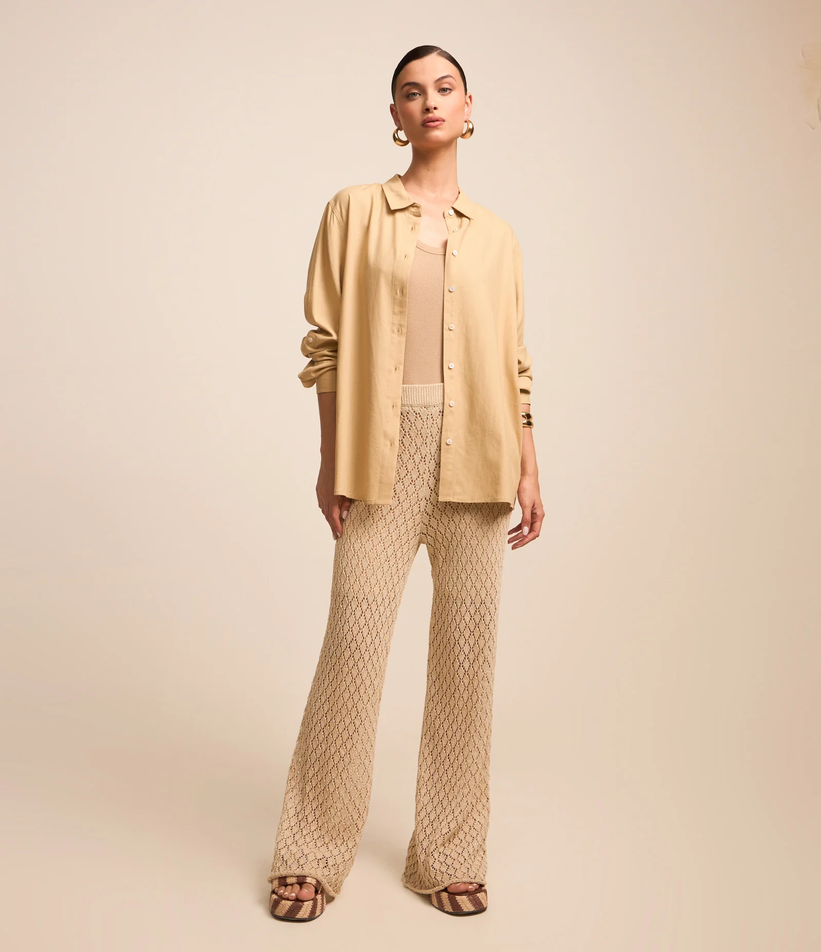 Camisa Básica em Viscolinho com Detalhe na Manga Bege 2