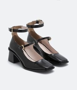 Sapato Boneca em Couro com Fivelas