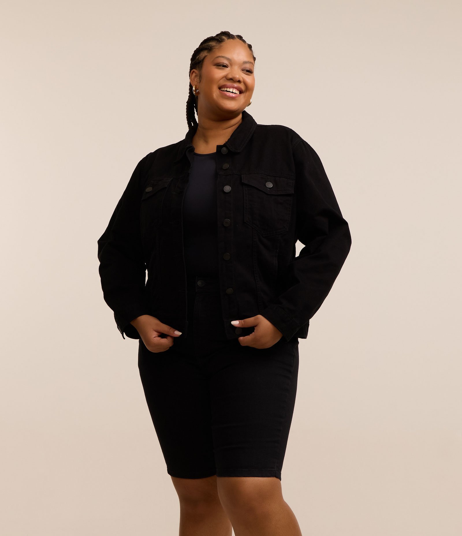 Jaqueta Trucker Básica em Sarja Curve & Plus Size Preto 2