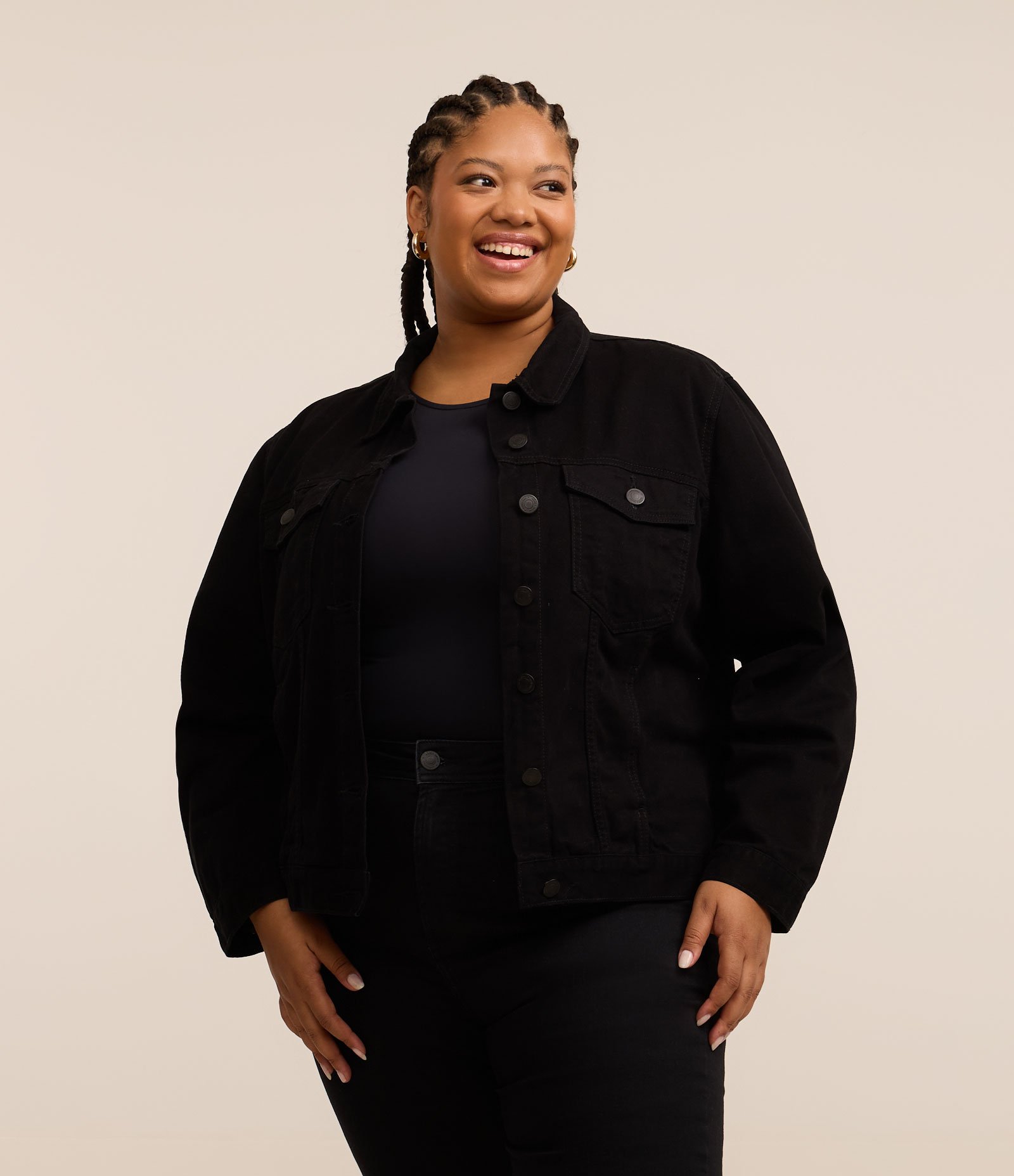 Jaqueta Trucker Básica em Sarja Curve & Plus Size Preto 3