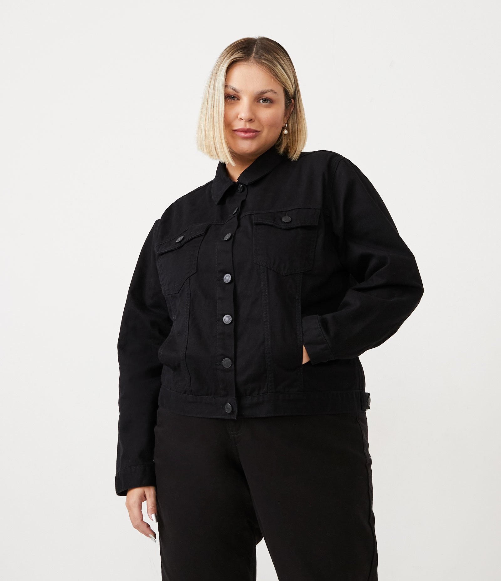 Jaqueta Trucker Básica em Sarja Curve & Plus Size Preto 1