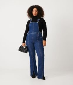 Jardineira Flare em Jeans com Elastano Curve & Plus Size