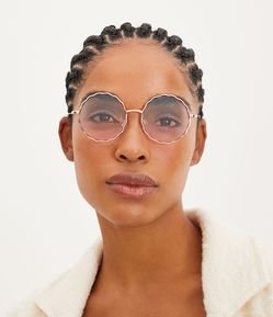 Óculos de Sol Redondo em Metal com Lentes Rosa