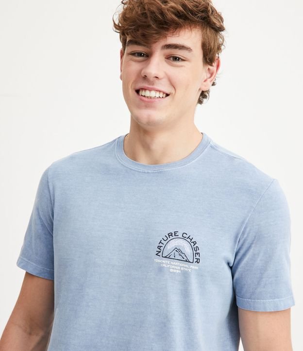 Camiseta em Meia Malha Estonada com Estampa Nature Chaser Azul Estonado 4