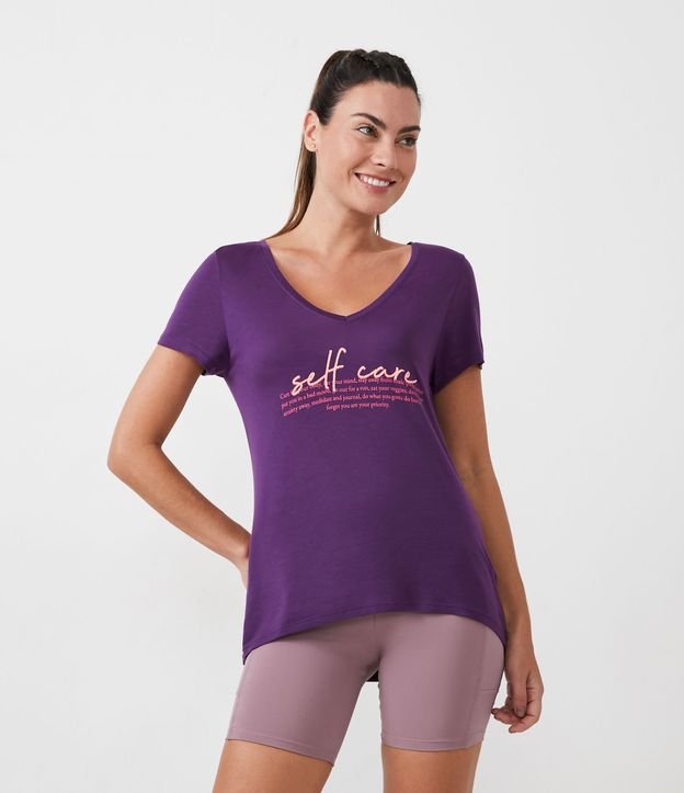 Remera Deportiva en Viscosa con Manga Corta y Lettering Violeta 1
