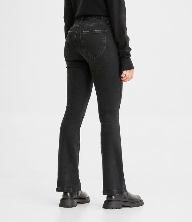 Calça Boot Cut Cintura Alta em Jeans com Costura Aparente no Bolso Preto 3