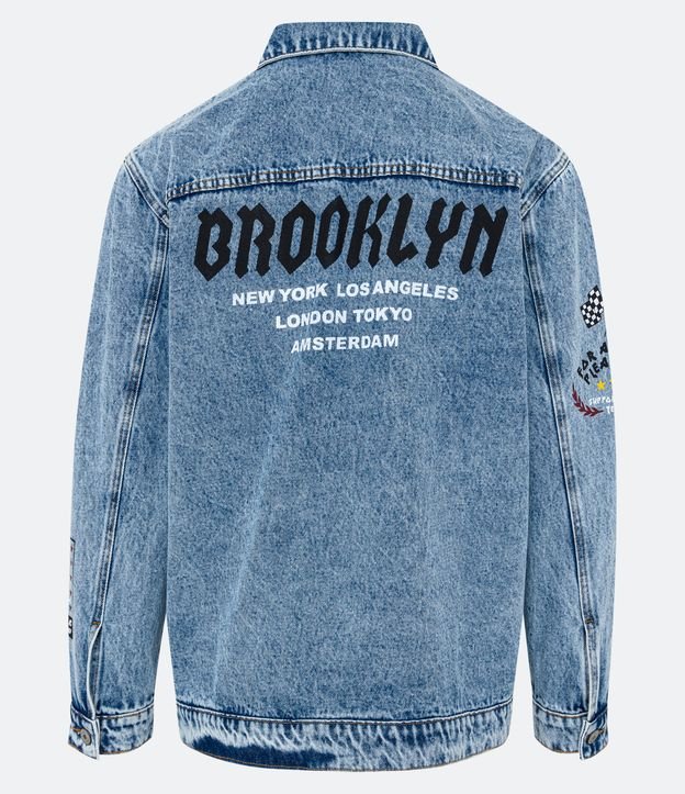 Jaqueta Trucker Jeans com Bordado Frontal e Lettering Brooklyn Azul Médio 11