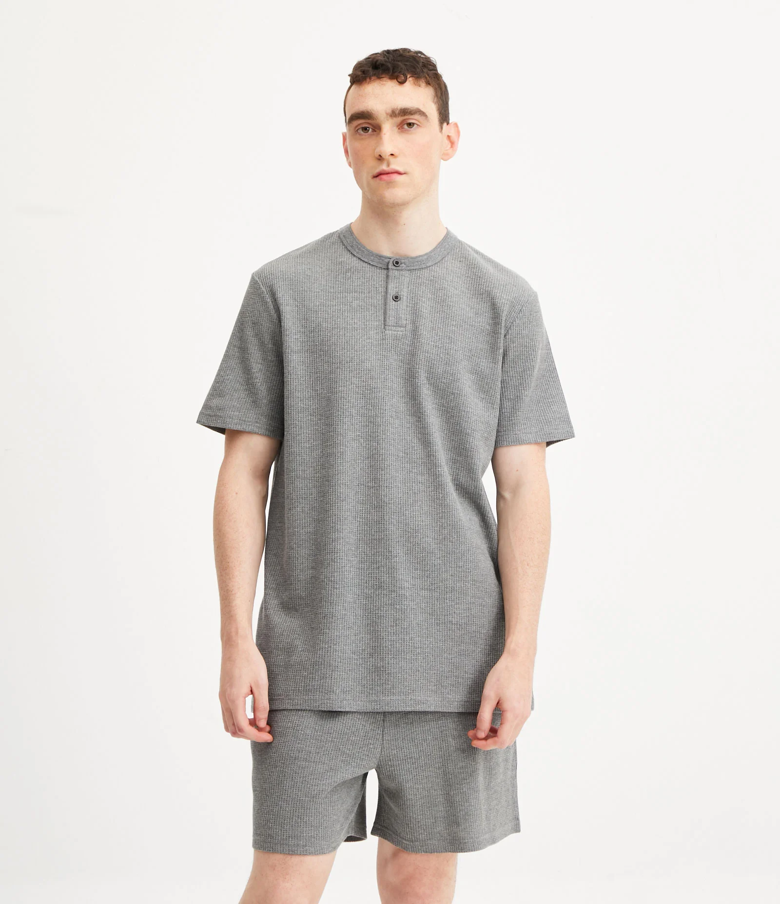 Camiseta de Pijama em Algodão com Gola Padre e Textura Waffle Cinza 1