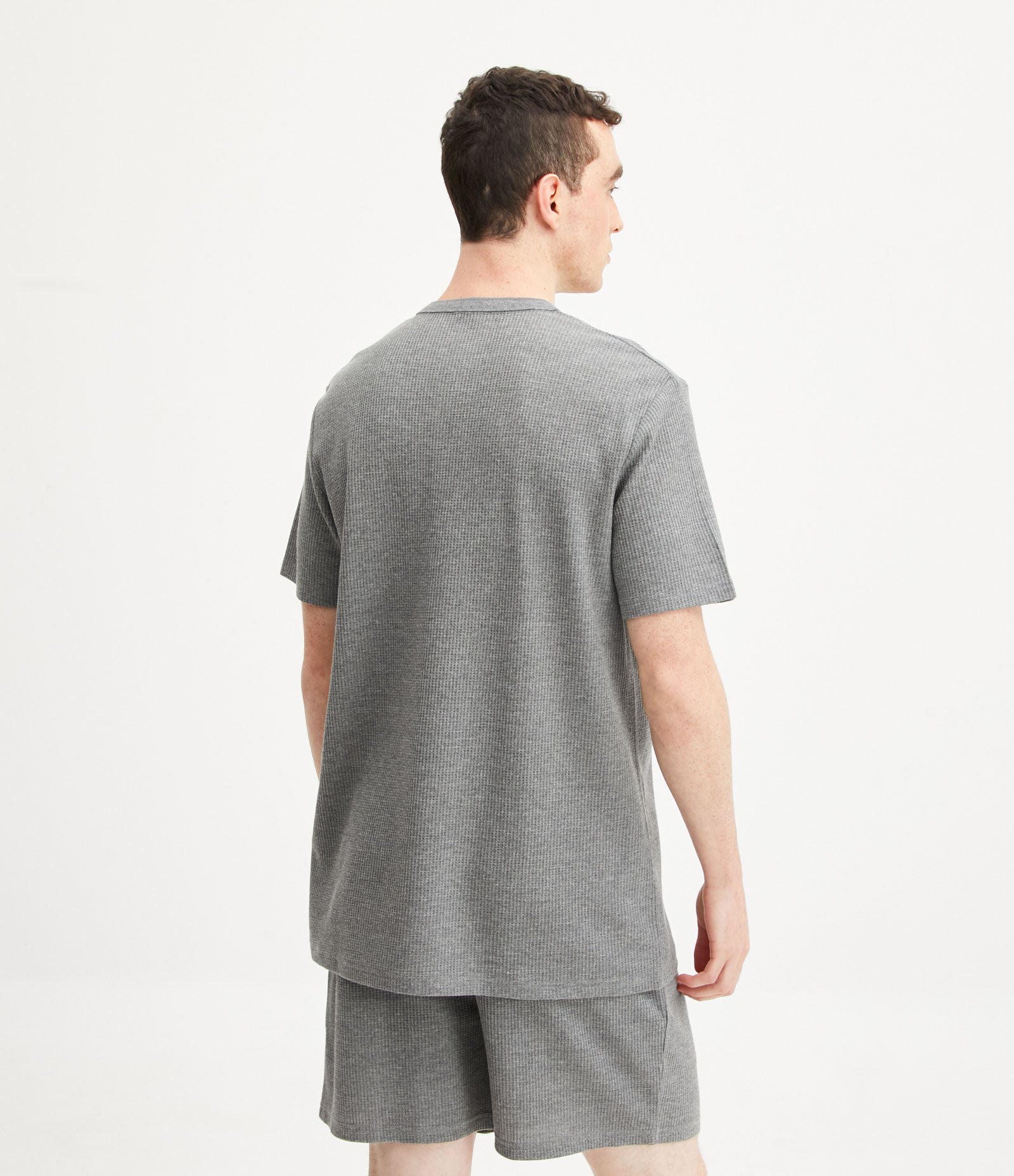 Camiseta de Pijama em Algodão com Gola Padre e Textura Waffle Cinza 2