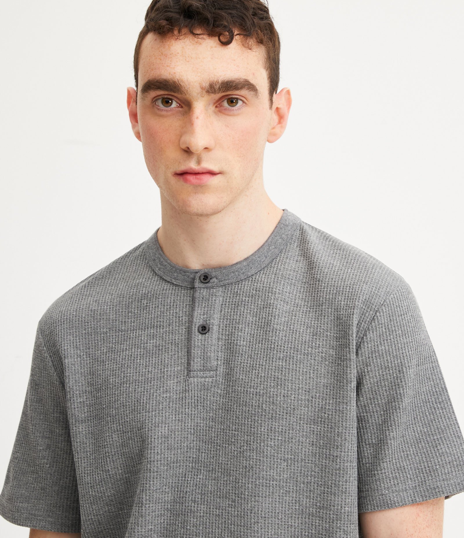 Camiseta de Pijama em Algodão com Gola Padre e Textura Waffle Cinza 3