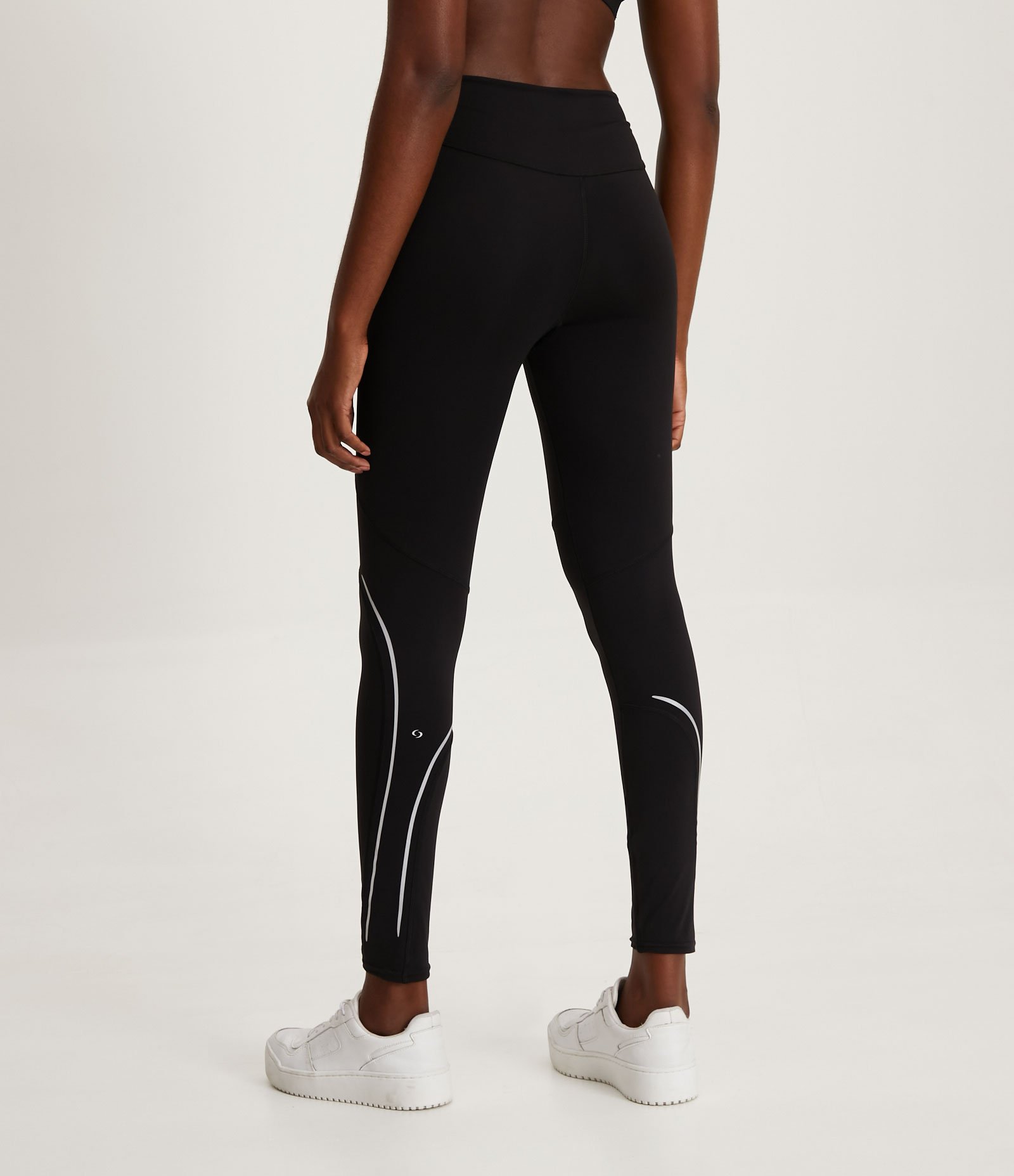 Calça Legging Esportiva com Detalhes Refletivos Preto 2