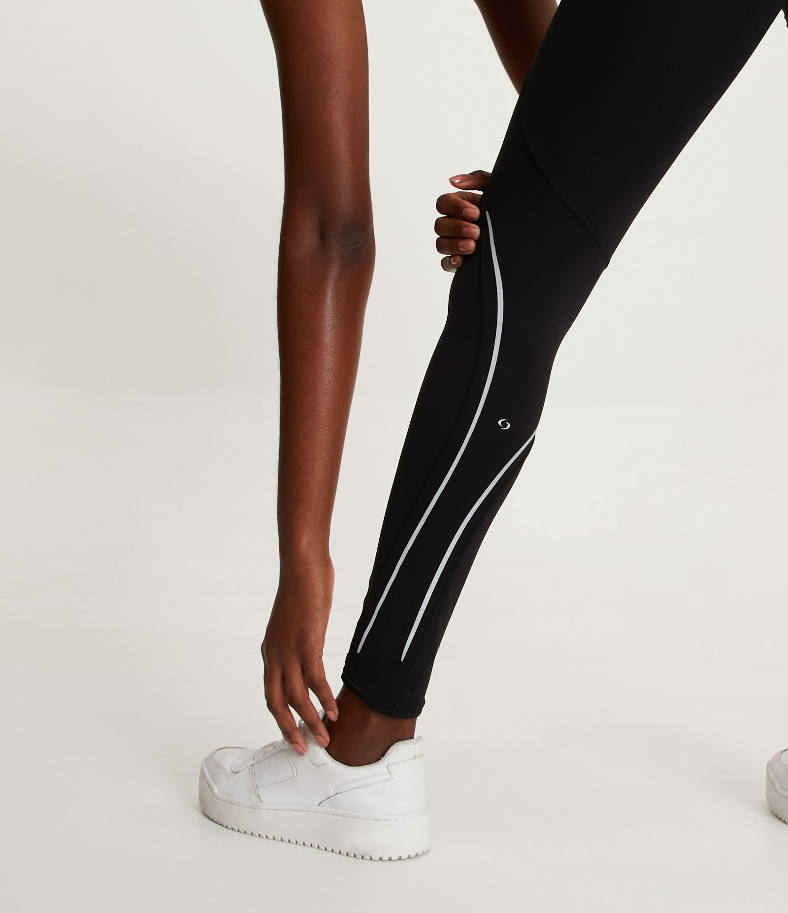 Calça Legging Esportiva com Detalhes Refletivos Preto 3