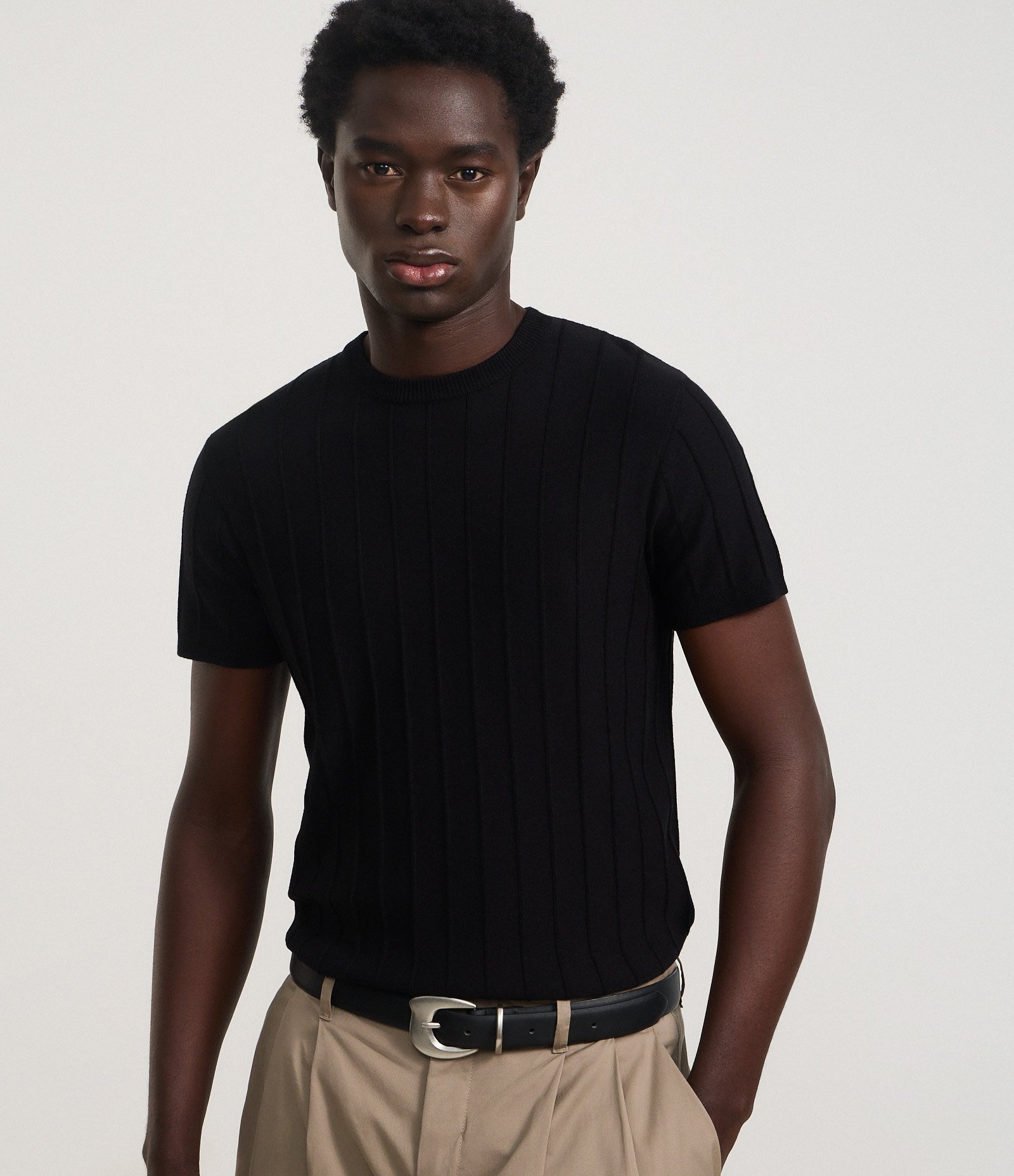 Camiseta Slim em Tricô com Relevos Verticais Preto 1