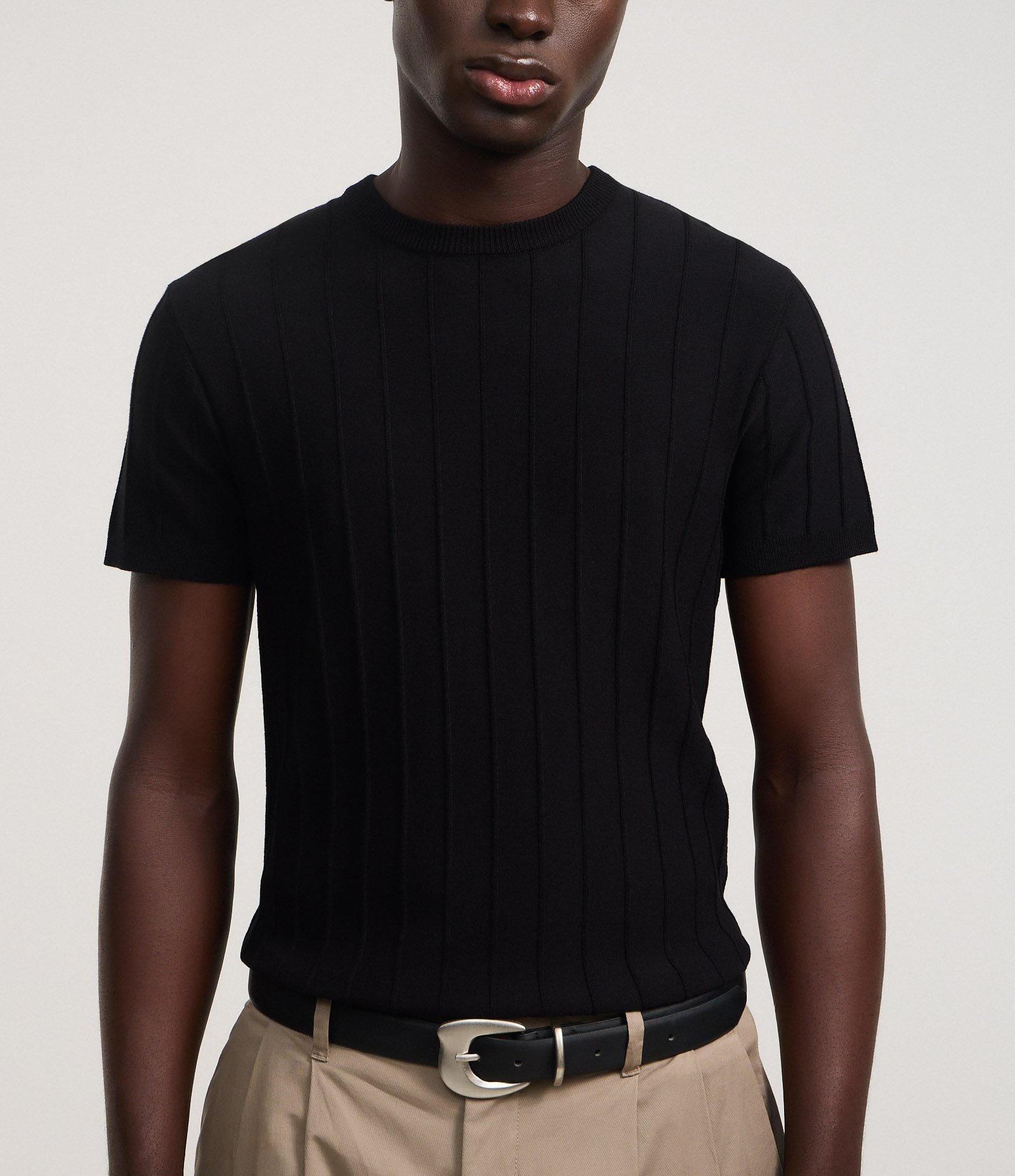 Camiseta Slim em Tricô com Relevos Verticais Preto 3