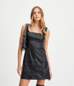 Vestido Curto em Material Sintético com Decote Quadrado