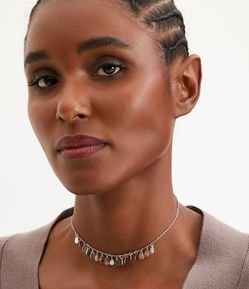 Gargantilha em Metal com Plaquinhas em Gota e Ponto de Luz