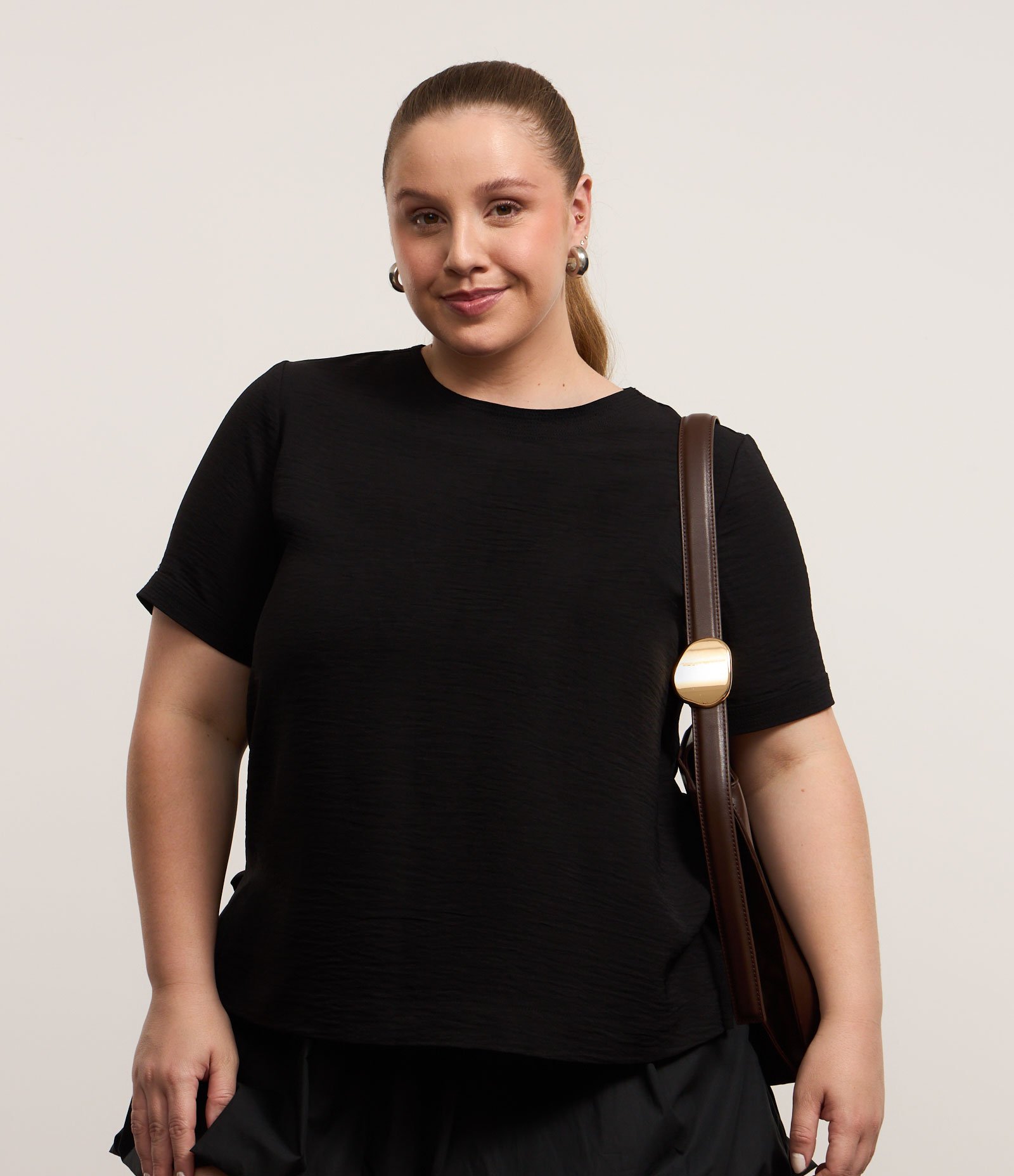Blusa com Detalhe de Gota e Botão nas Costas Curve & Plus Size Preto 1