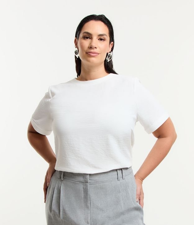 Blusa Manga Curta com Detalhe de Gota e Botão nas Costas Curve & Plus Size