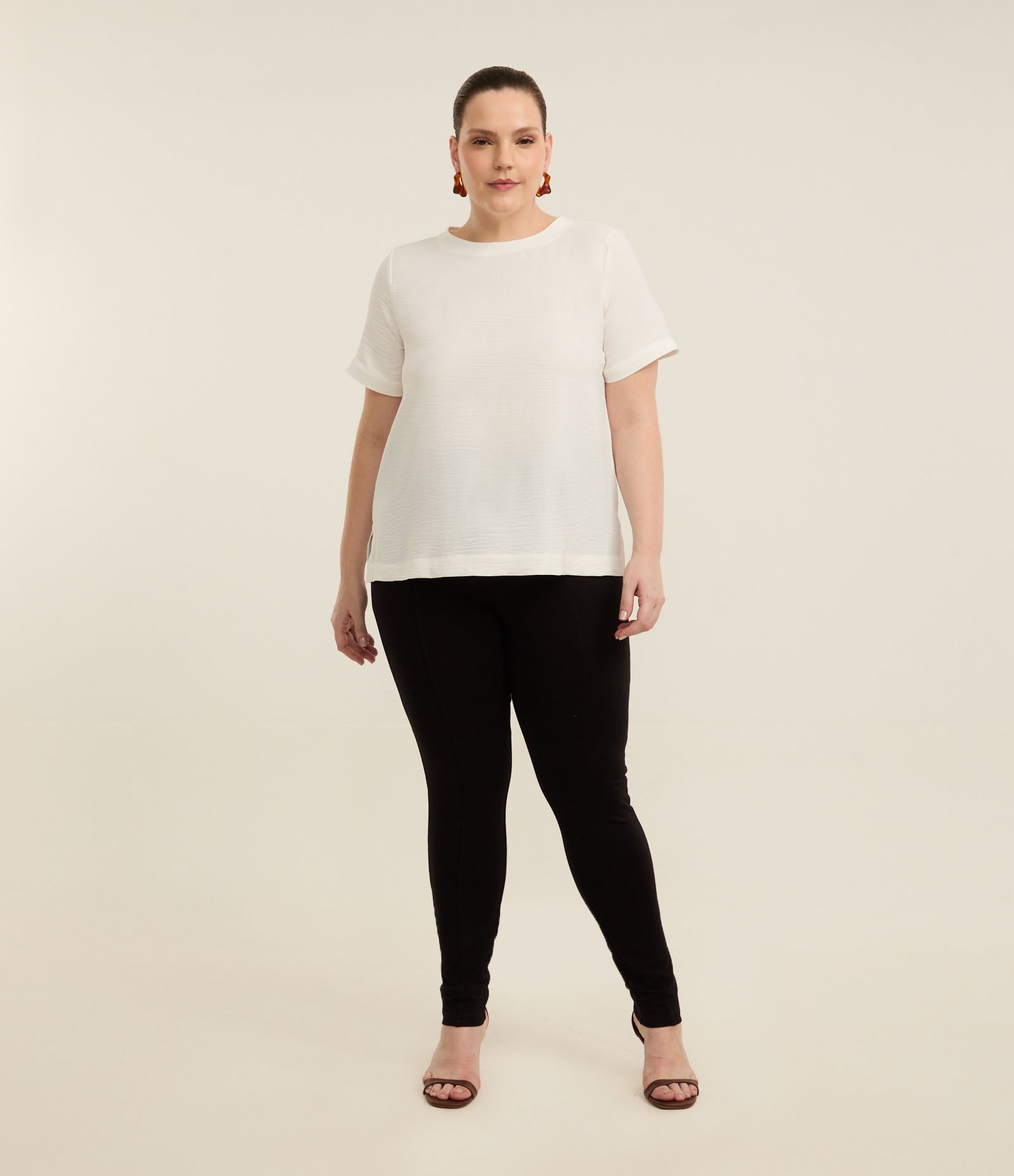 Blusa com Detalhe de Gota e Botão nas Costas Curve & Plus Size Branco 2