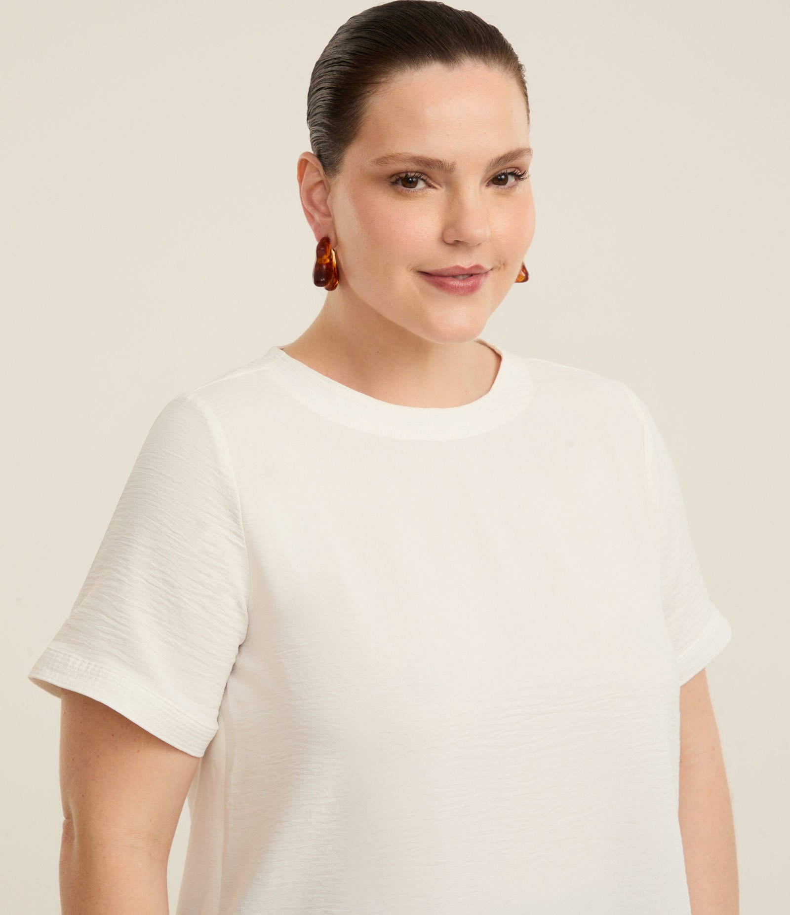 Blusa com Detalhe de Gota e Botão nas Costas Curve & Plus Size Branco 3