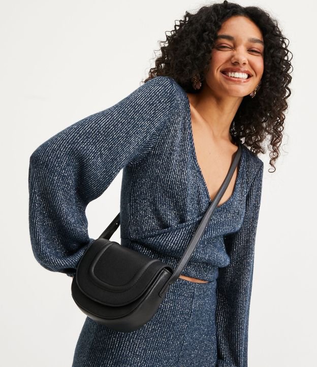 Bolsa Saddle Pequena com Detalhe em Relevo na Tampa