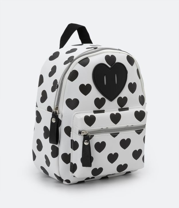 Mochila Infantil de Coraçõezinhos e Bolso Frontal com Puxados no Zíper