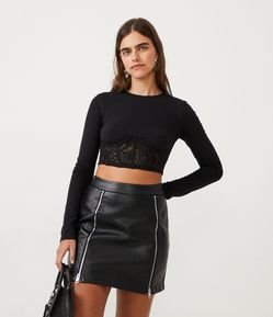 Blusa Cropped Corset com Manga Longa e Detalhes de Renda