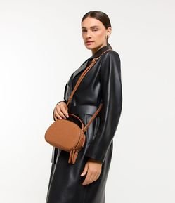 Bolsa Arredondada Transversal com Fechamento por Zíper