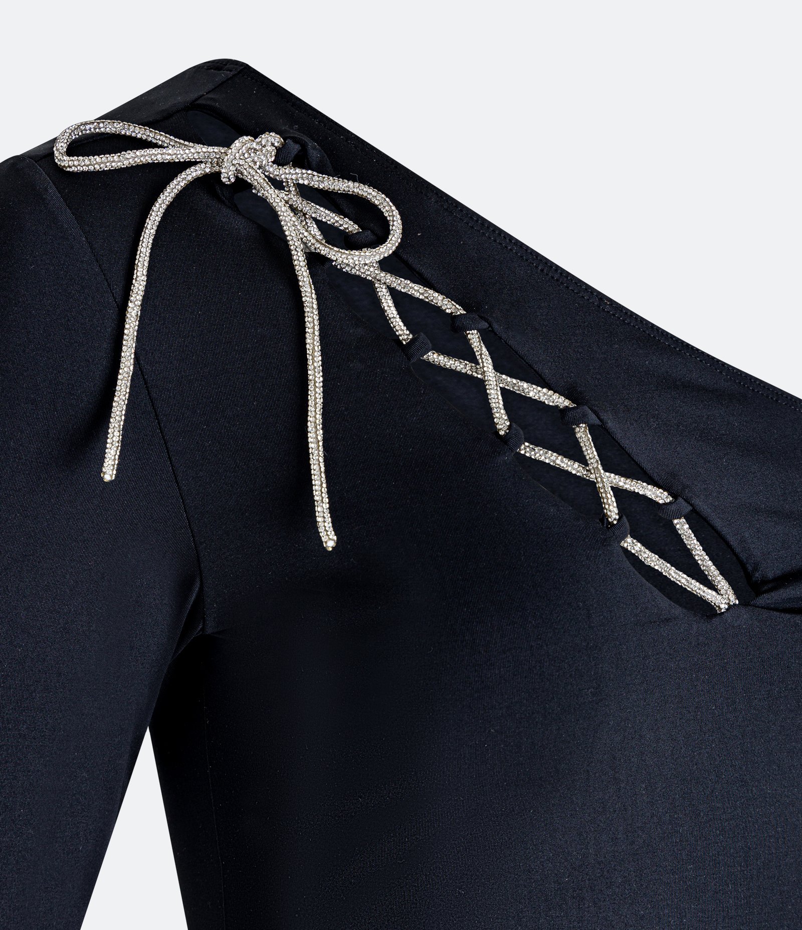 Blusinha Cropped Ombro Só com Corda de Strass Trançada Preto 2