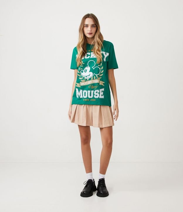 Remera en Media Malla con Manga Corta y Estampado Mickey College Verde 2
