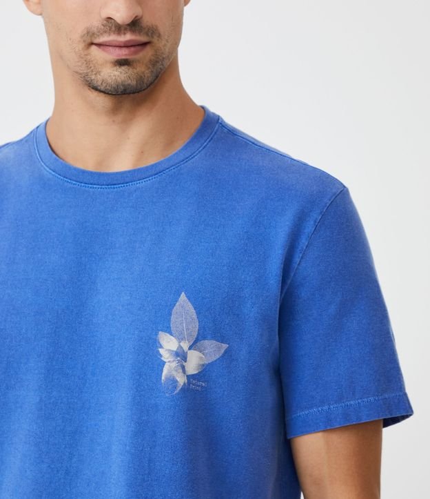 Camiseta Comfort em Algodão com Estampa Floral Azul Estonado 4