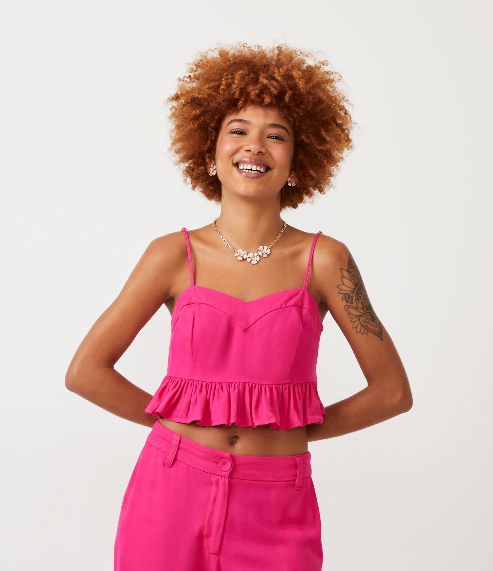 Blusa Cropped de Alça em Viscose com Babados e Lastex Rosa 2