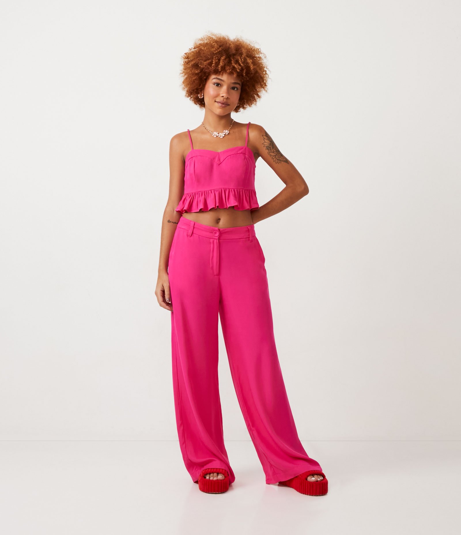 Blusa Cropped de Alça em Viscose com Babados e Lastex Rosa 3