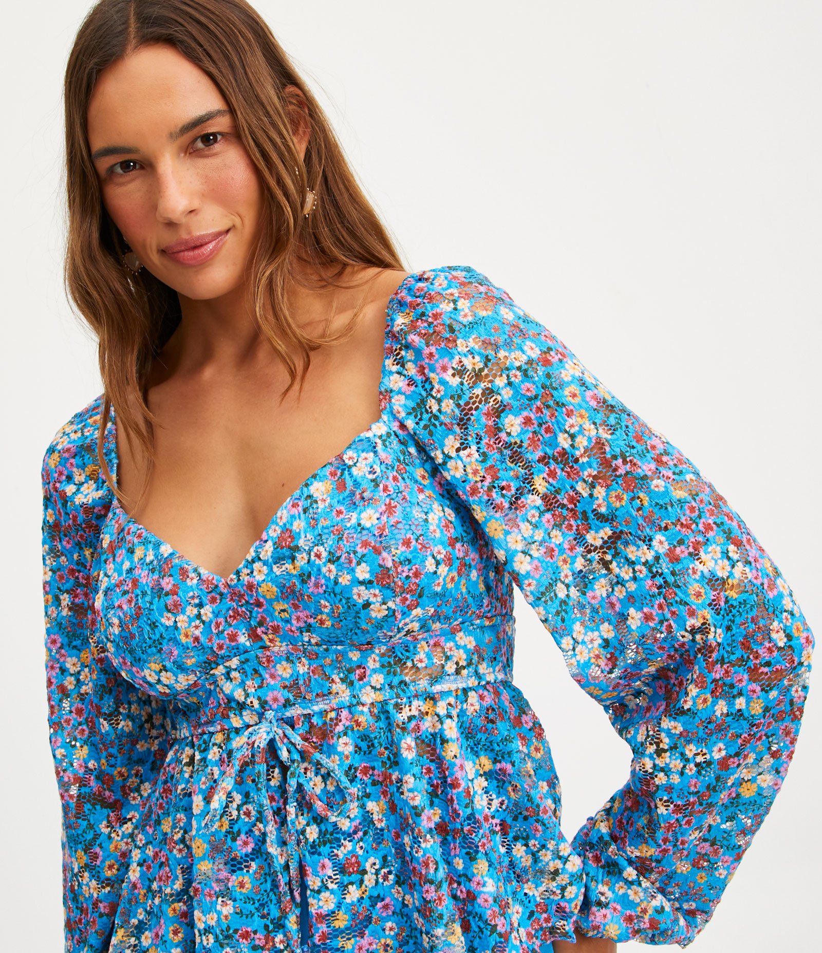 Blusa em Renda com Amarração e Estampa de Florezinhas Azul 4