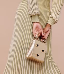 Bolsa em Couro Metalizada com Alça de Mão e Detalhes de Olhos