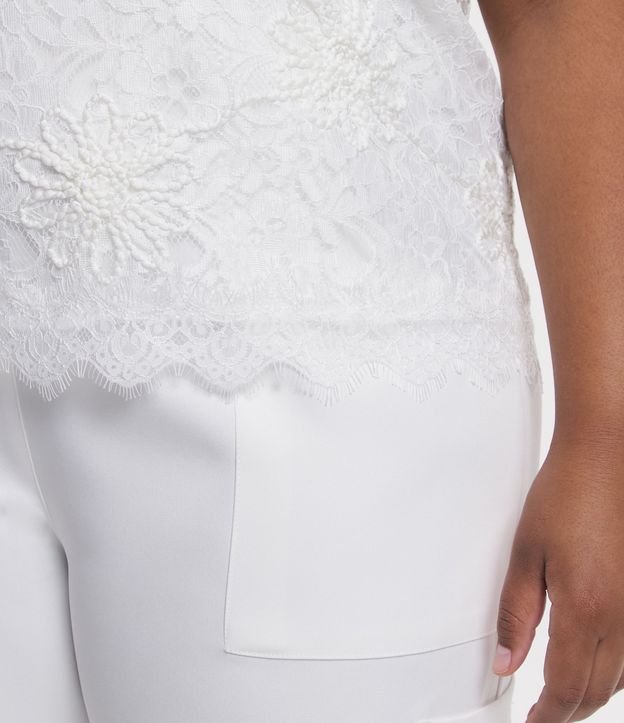 Blusa Alcinha rem Renda com Aplicação de Flores Curve & Plus Size Branco 4