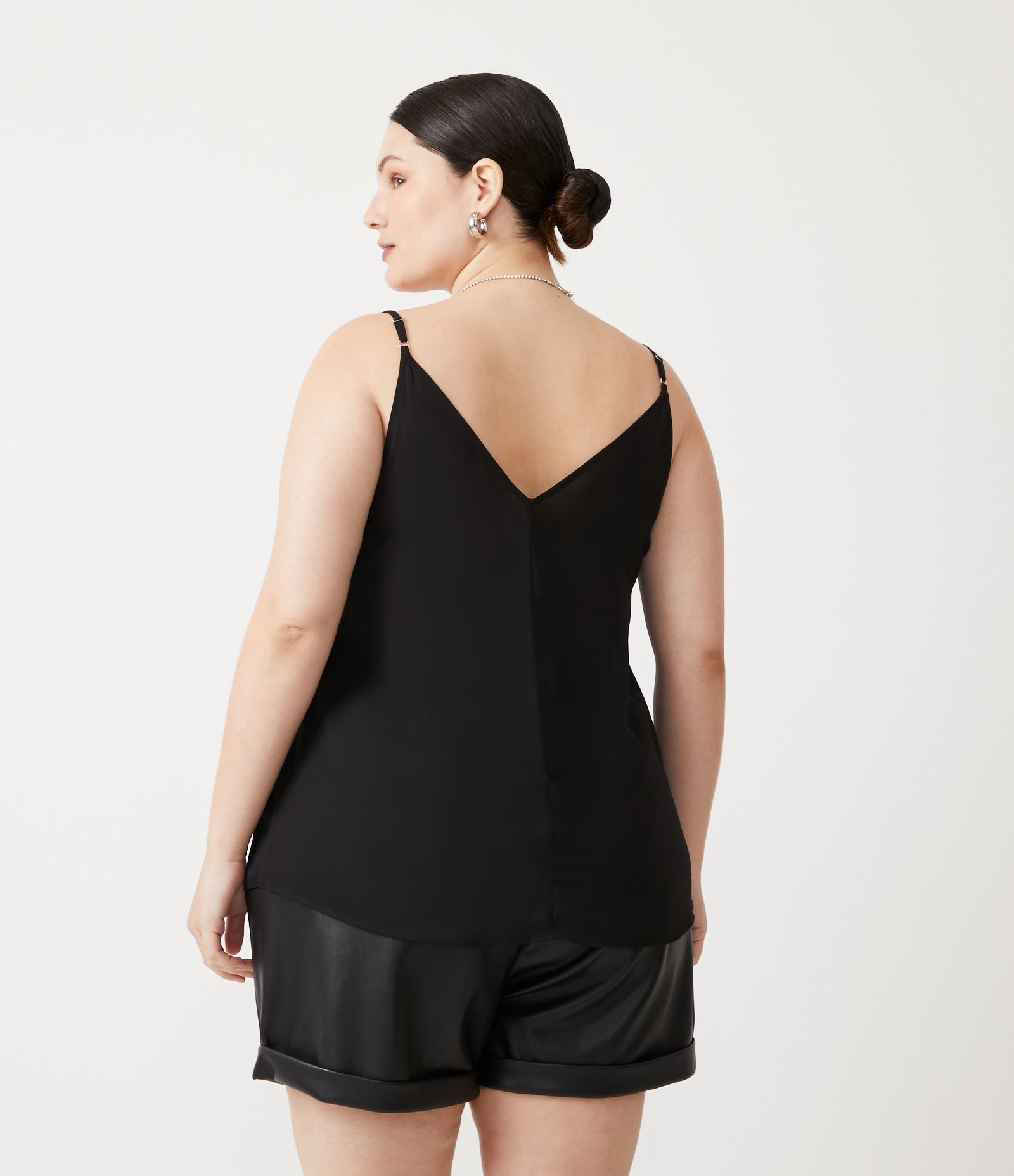 Blusa Regata Básica em Crepe Curve & Plus Size Preto 3