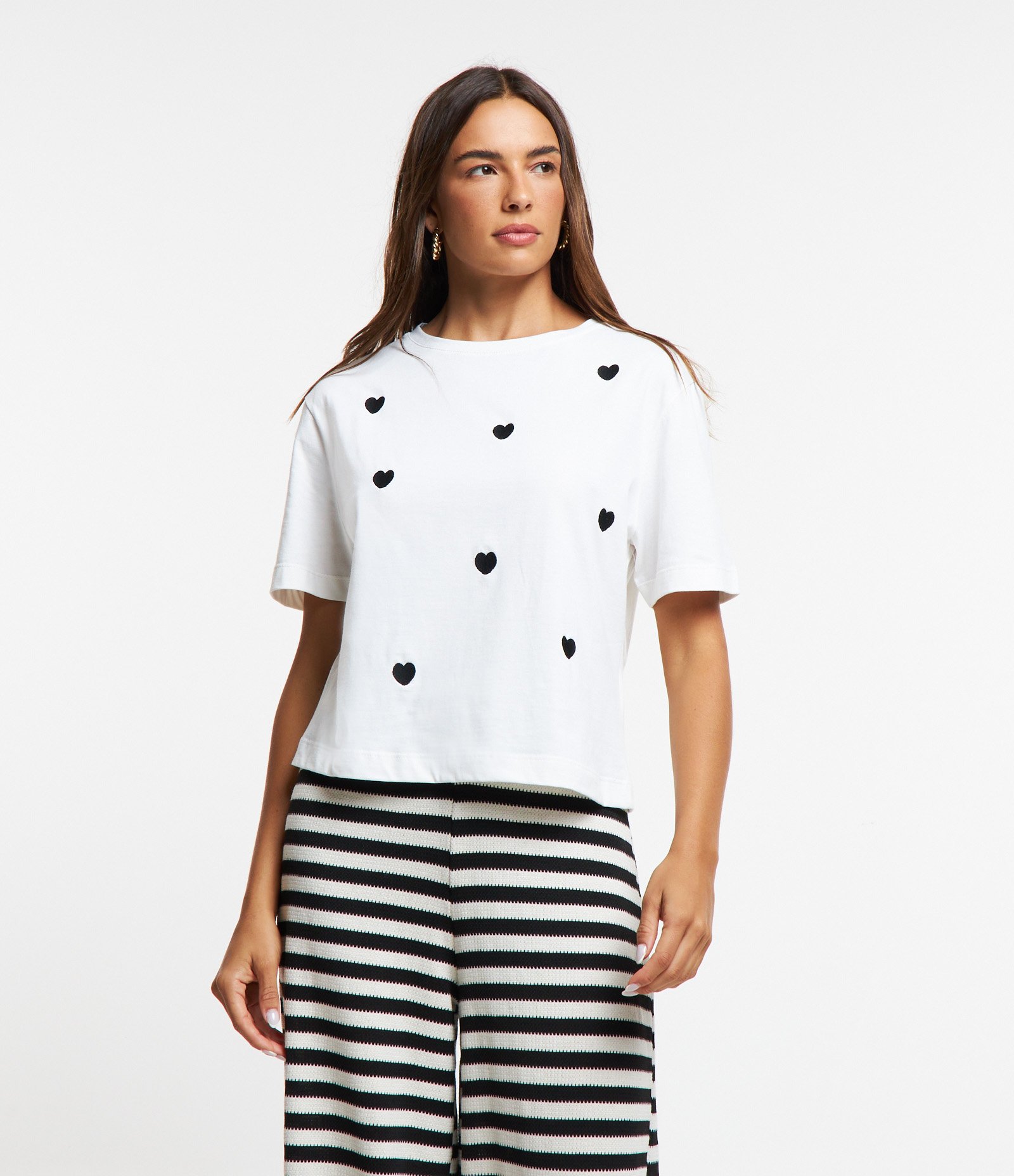 Blusa em Meia Malha com Manga Curta e Bordados de Corações Branco 1