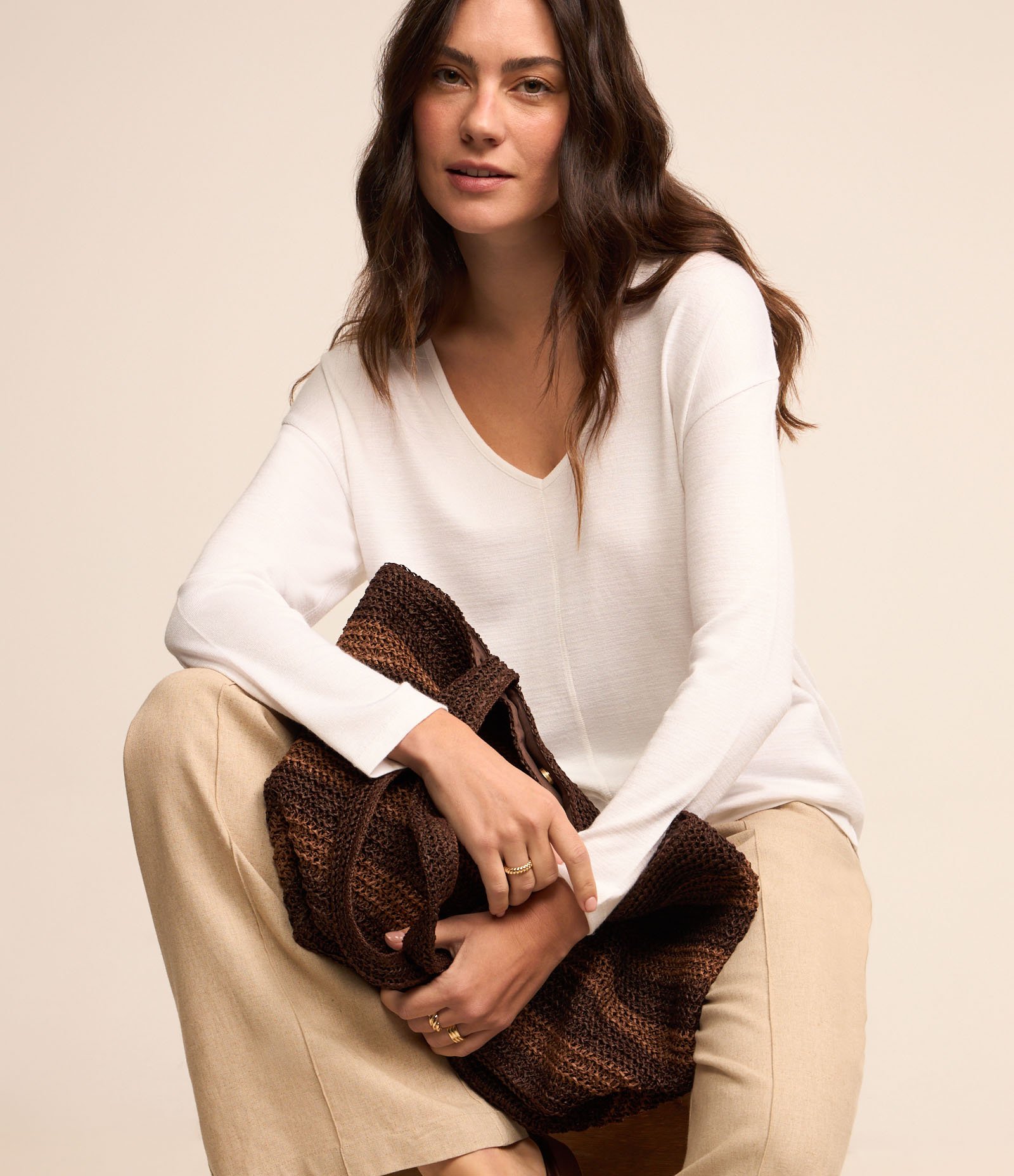 Blusa em Meia Malha Texturizada com Decote V Branco 5