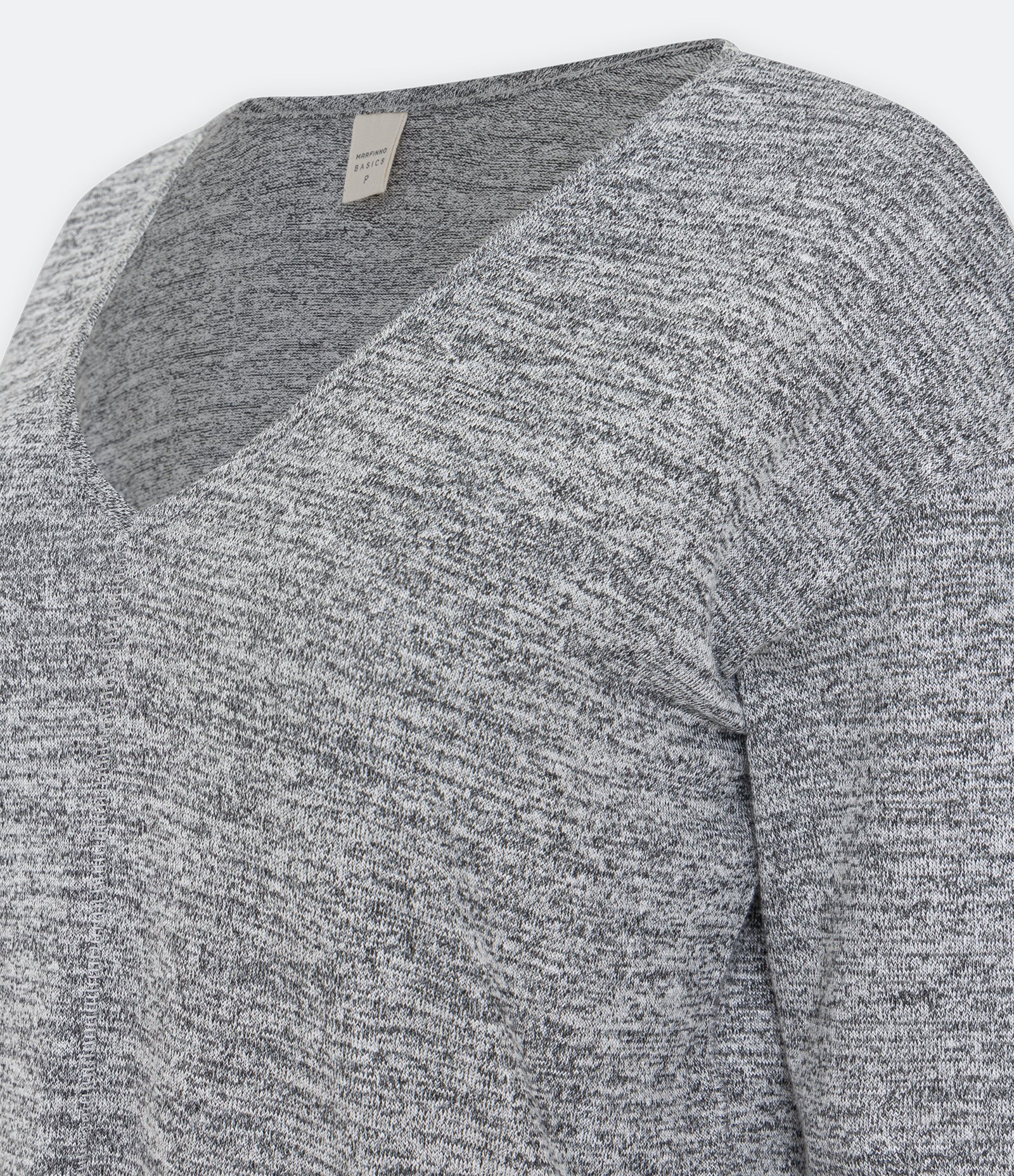 Blusa em Meia Malha Texturizada com Decote V Cinza Mescla 6