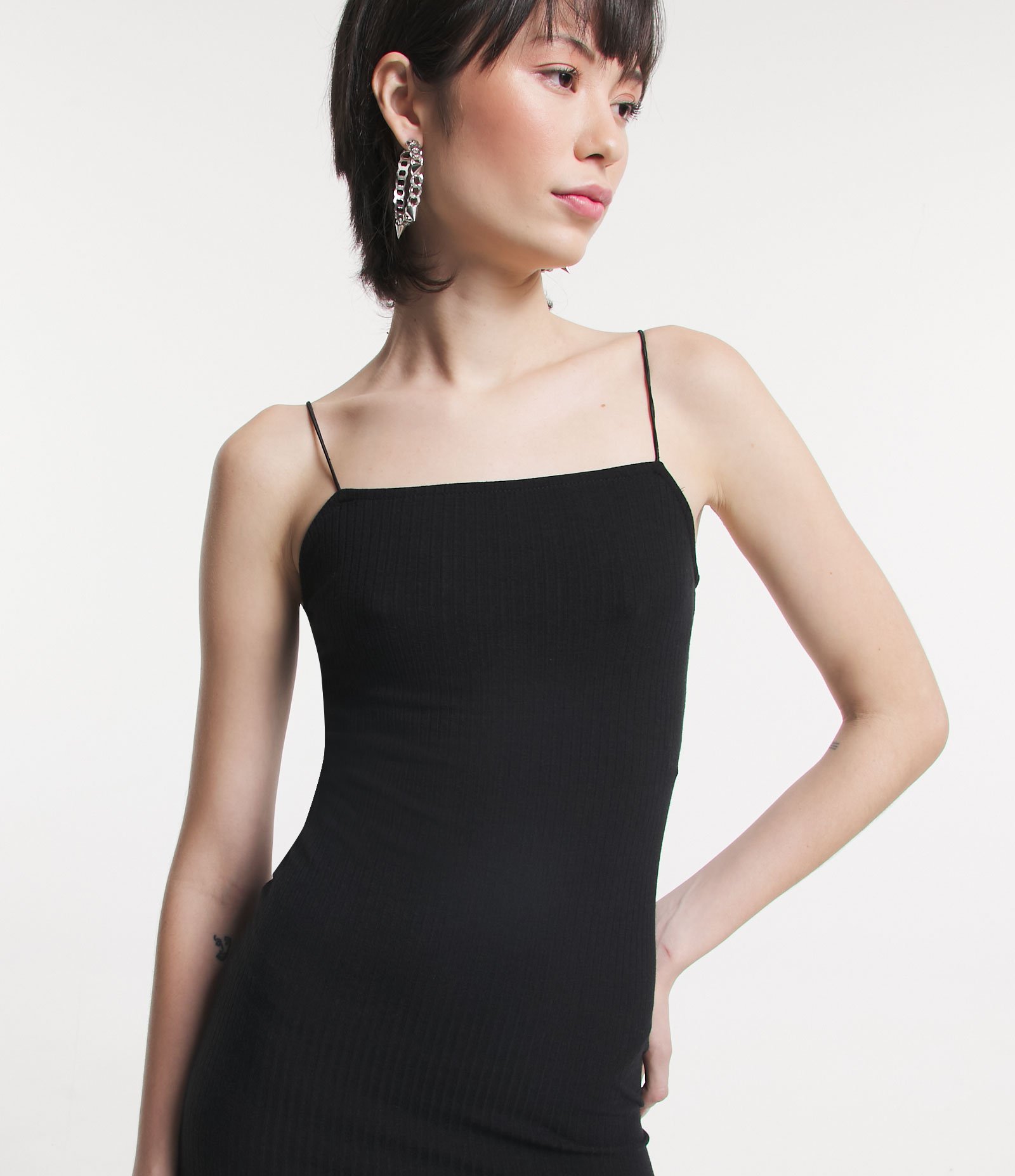 Vestido Midi de Alça em RIbana com Fenda Lateral Preto 4