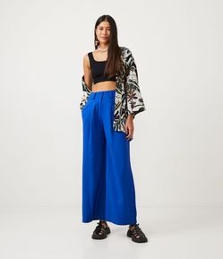 Calça Pantalona Alfaiataria em Viscose com Pregas e Detalhe V